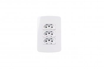 19452 CONJ 3 TOM PAD BRAS 2P+T 10A-250V 4X2 BR B3.jpg